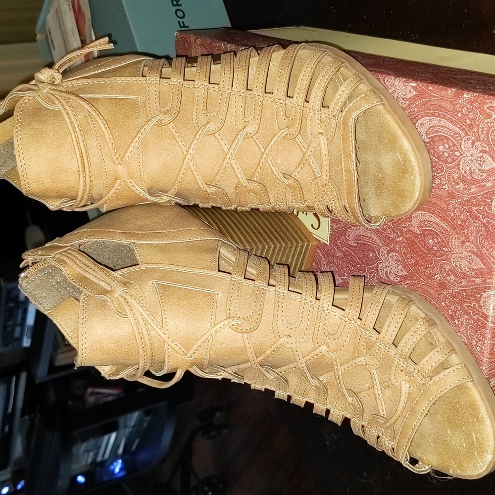 SO open toe booties. Size 9.5 - Picture 2 of 6